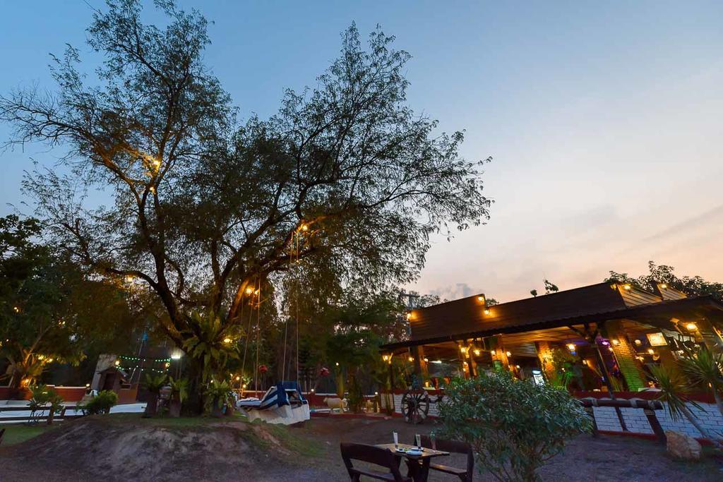Cowboy Farm Resort Pattaya Ban Huai Yai Buitenkant foto