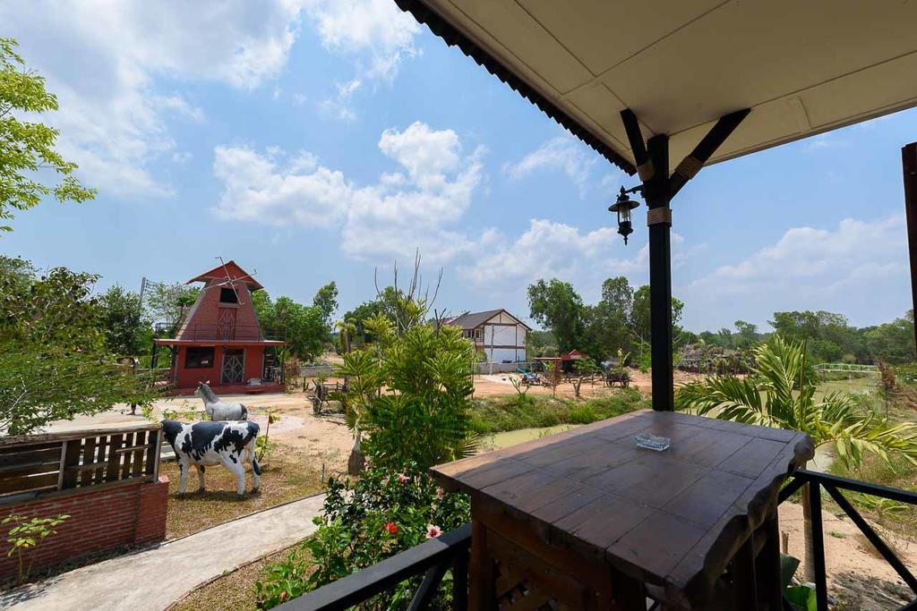 Cowboy Farm Resort Pattaya Ban Huai Yai Buitenkant foto