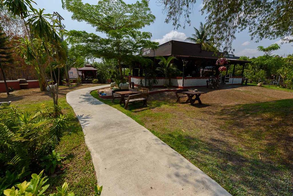 Cowboy Farm Resort Pattaya Ban Huai Yai Buitenkant foto